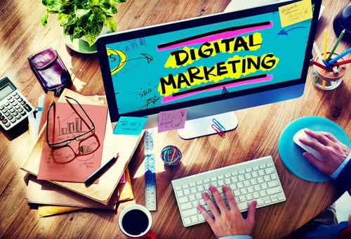 Kaj je digitalni marketing in kako se ga lotiti?